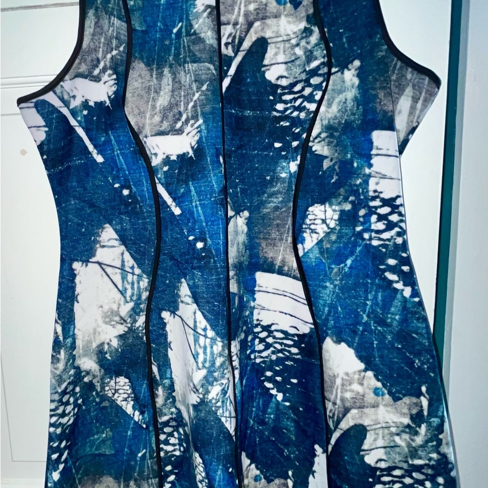 Mossimo Scuba Dress, Abstract Pattern - Picture 3 of 4